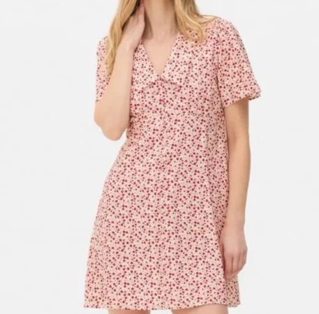 Vestidos ligeros para días cálidos. Vestido rosa estampado – 16 euros
