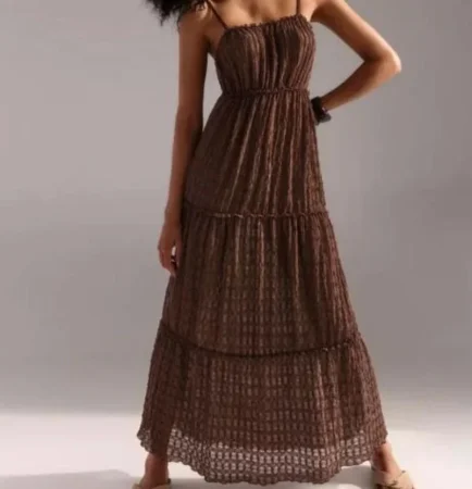 Pull & Bear destaca las faldas bohemias y blusas de tul esta semana 15 Merca2.es Vestido marrón de tirantes (27,99 euros)