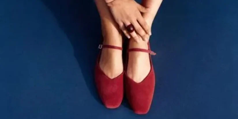 Pull & Bear destaca las faldas bohemias y blusas de tul esta semana 17 Merca2.es Zapatos rojos (19,99 euros)