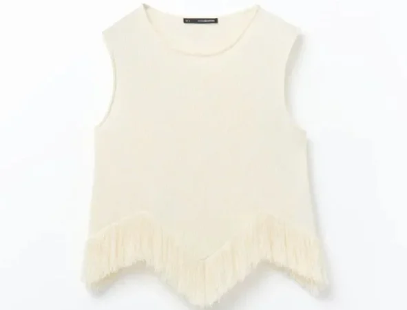 Top con flecos de Sfera (25,99 euros)