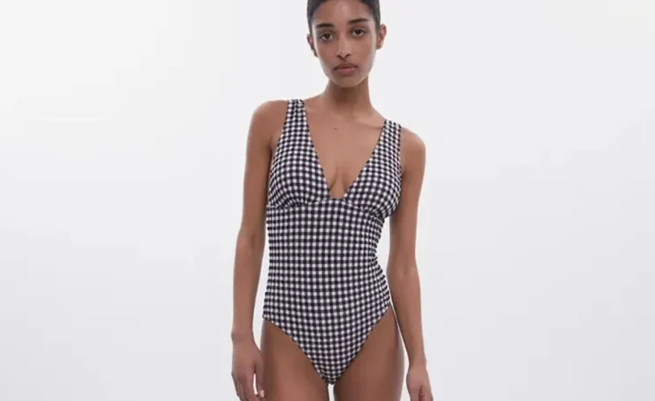 Sfera ya tiene lista la mejor colección de bañadores para este verano 97 Merca2.es Claves para elegir un bañador que puedas usar como top