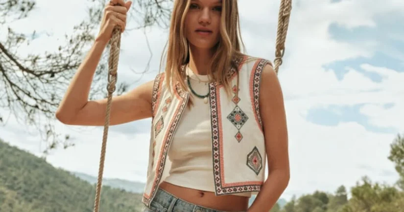 Springfield y La Vecina Rubia unen sus fuerzas con una colección llena de personalidad 11 Merca2.es 1. Chaleco Catalina con bordados