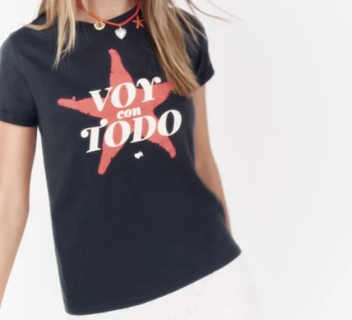 Springfield y La Vecina Rubia unen sus fuerzas con una colección llena de personalidad 13 Merca2.es 3. Camiseta "Voy con todo"