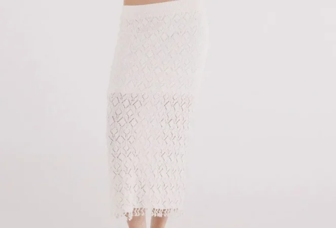 Springfield y La Vecina Rubia unen sus fuerzas con una colección llena de personalidad 14 Merca2.es 4. Falda midi punto pointelle