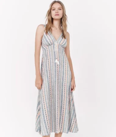 Springfield y La Vecina Rubia unen sus fuerzas con una colección llena de personalidad 18 Merca2.es 8. Vestido midi Laura