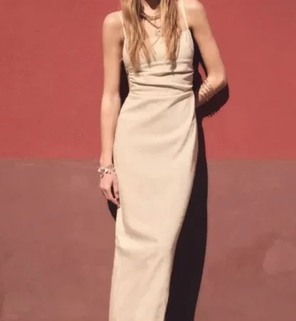 Stradivarius y sus novedades para esta primavera: del lino a los vaqueros efecto tipazo 66 Merca2.es Vestido midi en tonos neutros