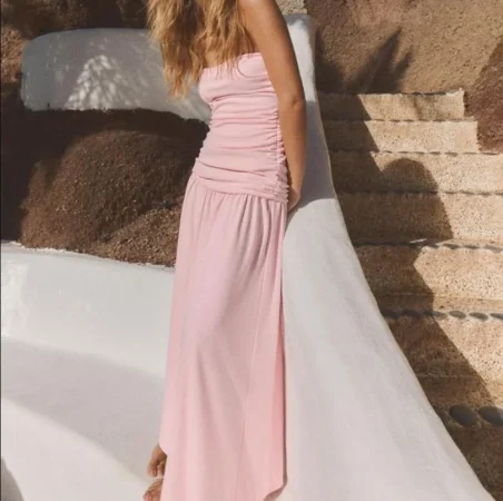 Zara te hará sentirte sexy con esta colección veraniega de vestidos palabra de honor 60 Merca2.es ¿Por qué elegir un vestido palabra de honor de Zara?