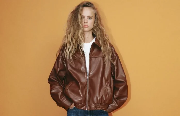 La chaqueta bomber efecto cuero de Zara: un diseño que combina con todo