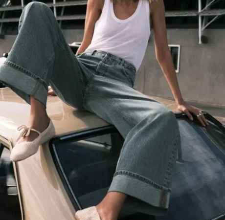 Zara te prepara para el cambio de tiempo con estas prendas que te van a volver loca 92 Merca2.es Denim para todos los días. Vaqueros de Zara baggy: cómodos, bonitos y muy combinables. Vaqueros baggy con bajo en vuelta (39,95 euros)