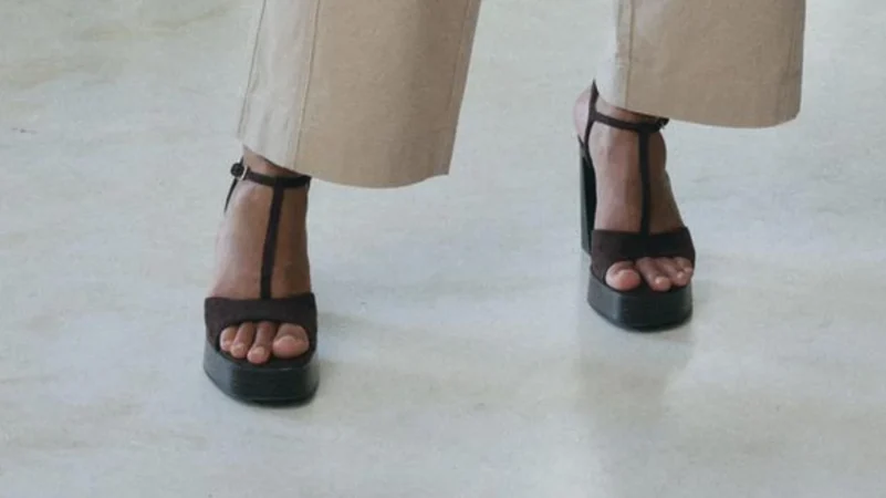 2.- Plataforma de piel del talón sandalias (39.95 €)