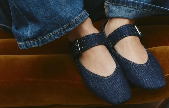 4. Bailarinas denim: el nuevo negro