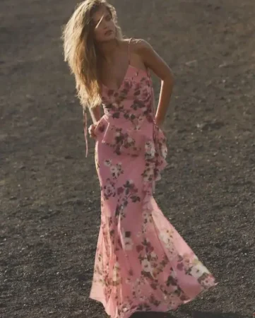 1. Conjunto de tul con estampado floral: romanticismo y frescura