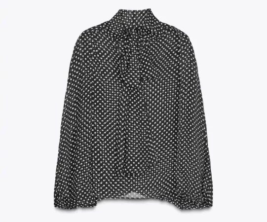 2. Blusa tipo capa con lazo y estampado de lunares - 49,95 euros