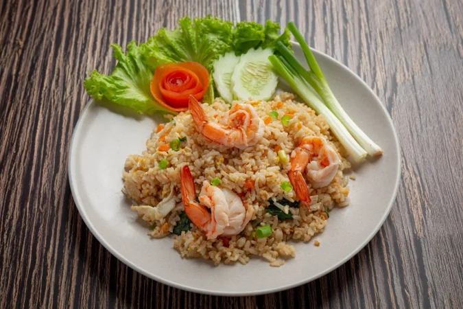 american shrimp fried rice served with chili fish sauce thai food 1 Merca2.es