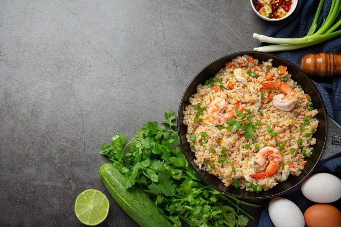 american shrimp fried rice served with chili fish sauce thai food 2 Merca2.es