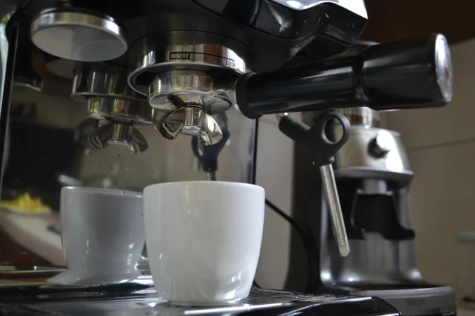 LA CAFETERA EN MODO STAND-BY: EL DESPERTAR DE UN GASTO INNECESARIO