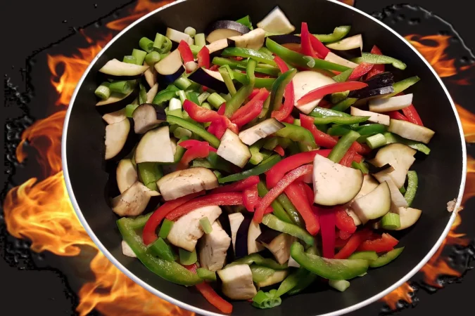Salteado de verduras: Un acompañamiento saludable y delicioso 52 Merca2.es high angle view chopped vegetables bowl Merca2.es