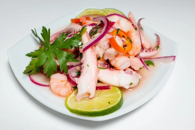 typical peruvian food squid ceviche shrimp white fish with purple onion good tiger milk Merca2.es