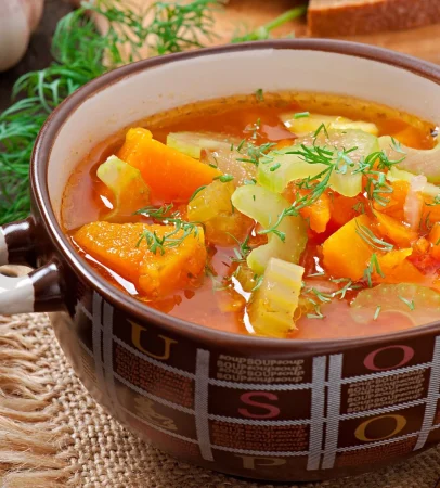 vegetable soup old wooden Merca2.es