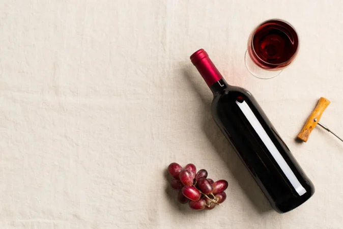 ¿El secreto de la eterna juventud? Este compuesto en el vino tinto está siendo estudiado por sus efectos antienvejecimiento 41 Merca2.es VINO TINTO, METÁFORA DE SALUD Y LIFESTYLE