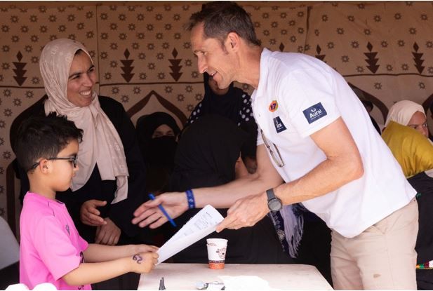 El centro auditivo móvil de Aural lleva atención auditiva gratuita a Marruecos durante la Titan Desert