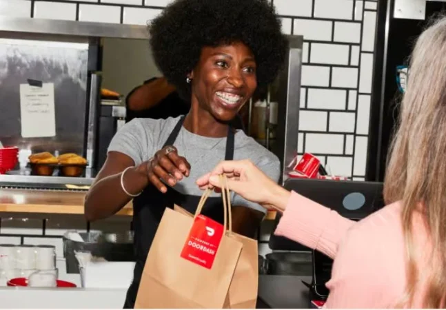 Domino’s Pizza gana tracción con DoorDash y prevé un crecimiento de ventas del 3% en 2025 3 Merca2.es DoorDash Merca2.es