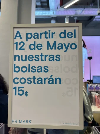 Primark se 'cansa' de regalar las bolsas de plástico a sus clientes 1 Merca2.es IMG 9467 Merca2.es