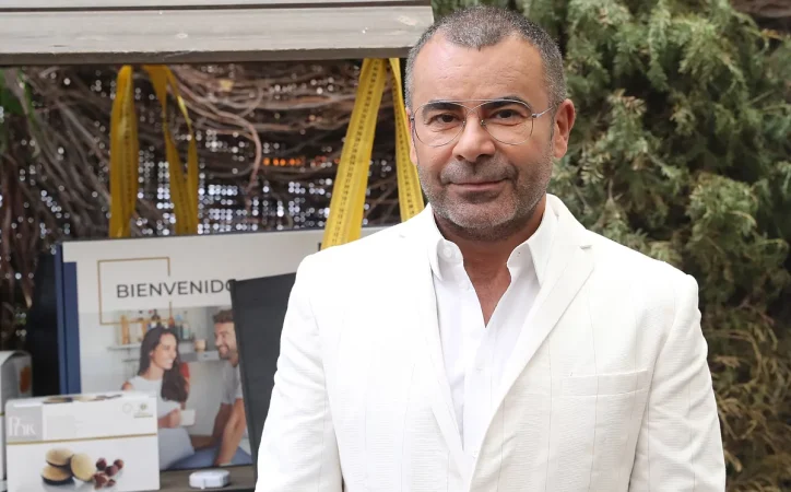 La espectacular casa de 700 metros en la que vive Jorge Javier Vázquez en una lujosa urbanización dentro de Madrid desde hace unos años 67 Merca2.es Jorge Javier Vázquez lo ha planificado todo en su casa de ensueño