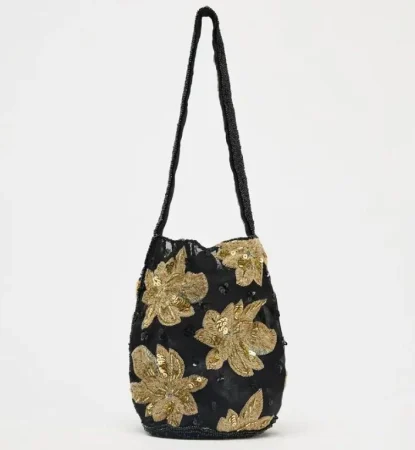 2. Bolsito saca bordado con flores – 29,95 €