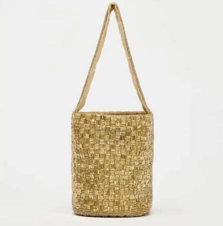 3. Mini saca de lentejuelas – 35,95 €