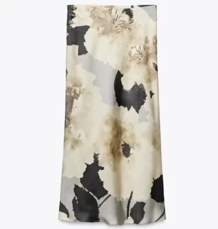 6. Falda satinada con estampado artístico