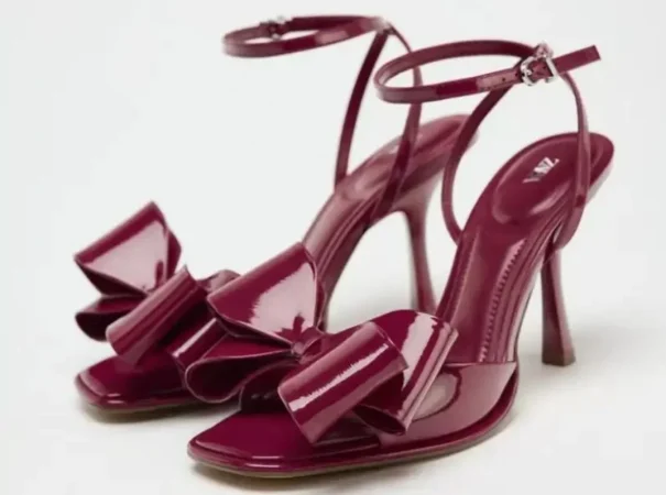 Sandalias lazo efecto acharolado