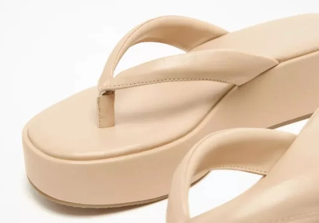 Cómo combinar las sandalias de plataforma XXL de Lefties: con vestidos boho-chic: el combo ganador