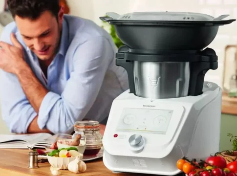 Lidl la vuelve a liar al sacar su robot de cocina Monsieur Cuisine, que no tiene nada que envidiar a la Thermomix, tirado de precio 11