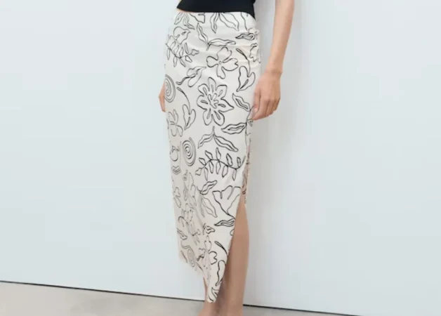 2. Falda con abertura delantera y estampado floral