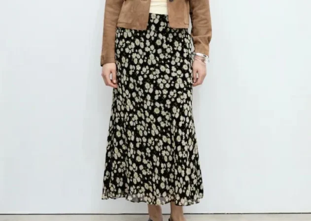 4. Falda larga evasé de gasa con flores