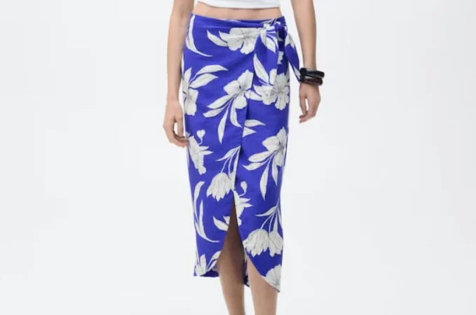 6. Falda pareo estampada en azul intenso