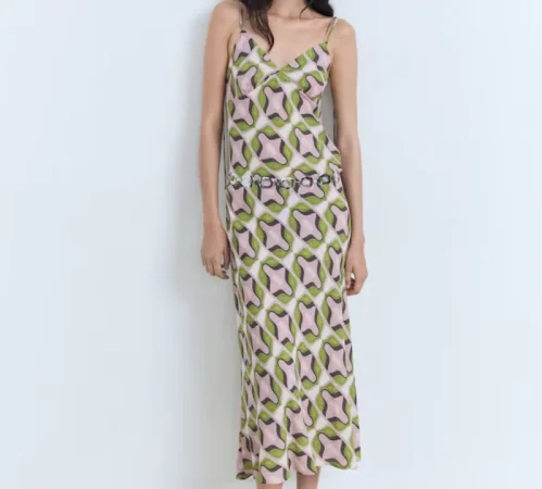 Mango apuesta por el color rosa para que triunfes como invitada 5 Merca2.es