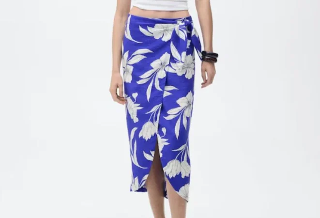 Falda pareo estampada: el clásico de la playa que triunfa