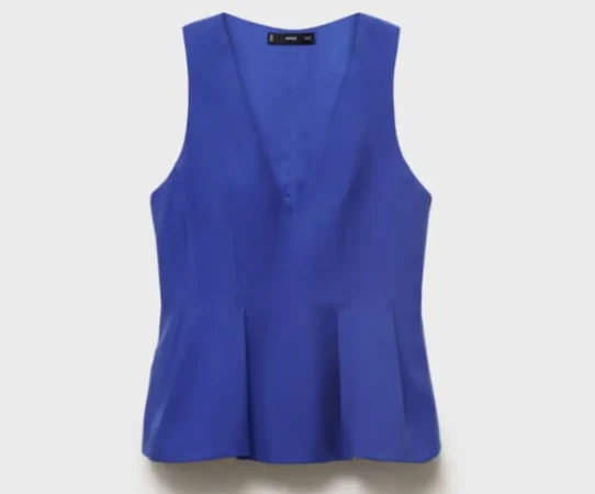 5. Un vestido con un escote alto: el color como personaje principal