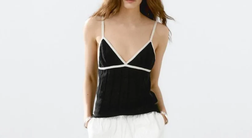 5. Top punto pointelle con escote pico – ahora 30 € (25% de descuento)