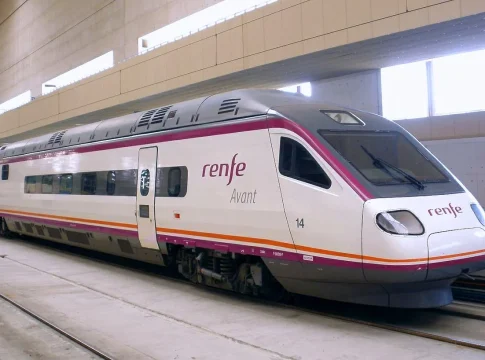Renfe tira la casa por la ventana con los precios de sus billetes de tren para este verano, desde 9 euros ¡corre qué vuelan! 3