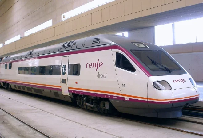 Renfe tira la casa por la ventana con los precios de sus billetes de tren para este verano, desde 9 euros ¡corre qué vuelan! 69 Merca2.es Billetes desde 9 euros en Renfe: ¿qué recorridos están incluidos?