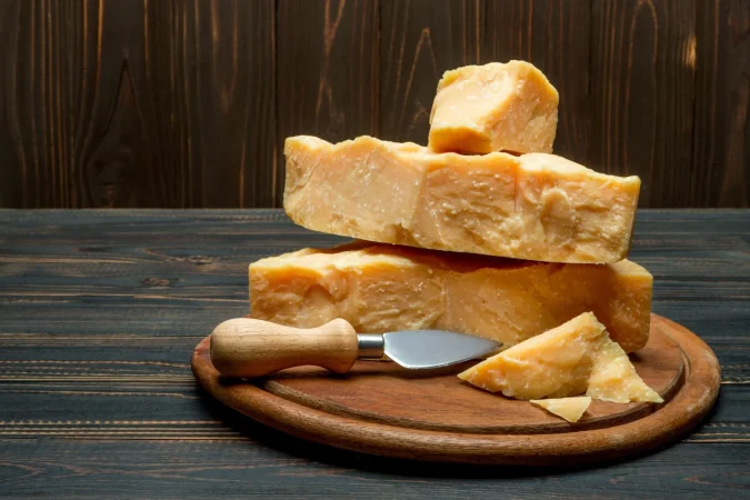 El serio aviso de la OCU sobre los quesos en loncha de supermercado que todo el mundo debería saber 20 Merca2.es Qué ingredientes esconden esas lonchas