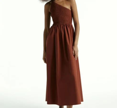 Sfera te hará lucir muy chic a la vez que casual con estos vestidos 11 Merca2.es 2. Para el día a día: cómoda pero chic