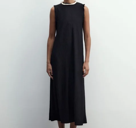 Sfera te hará lucir muy chic a la vez que casual con estos vestidos 14 Merca2.es 5. El vestido negro más funcional del verano