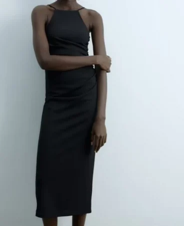 Vestido midi entallado negro: el rey del armario de fondo, un clásico reinventado