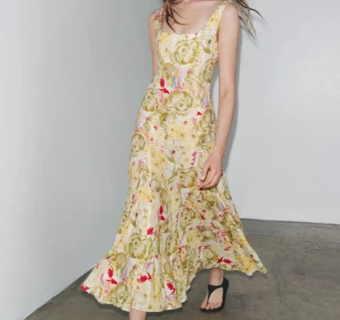 1. Vestido con estampado floral: el clásico que nunca falla