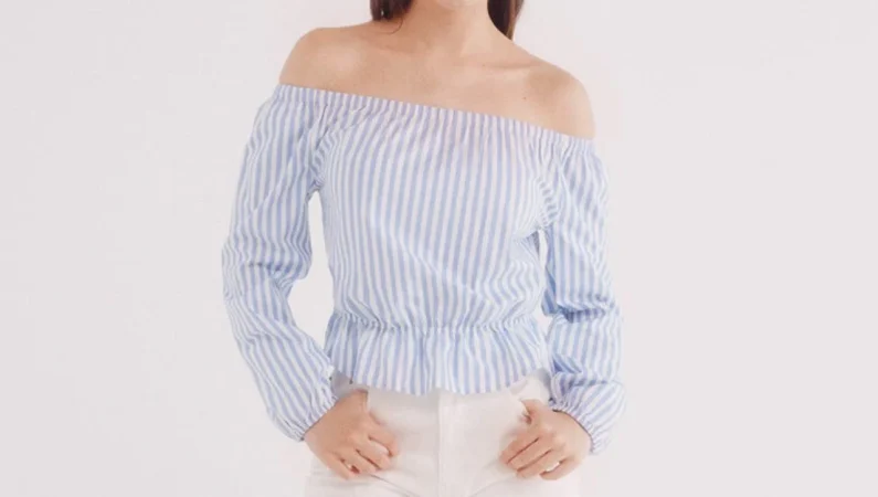 3. Blusa estampada con hombros descubiertos: frescura total