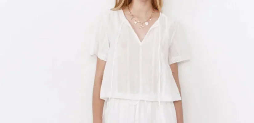 4. Blusa blanca de manga corta con bordados: pura elegancia